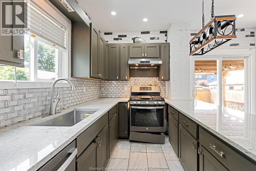 327 LINCOLN ROAD - 15