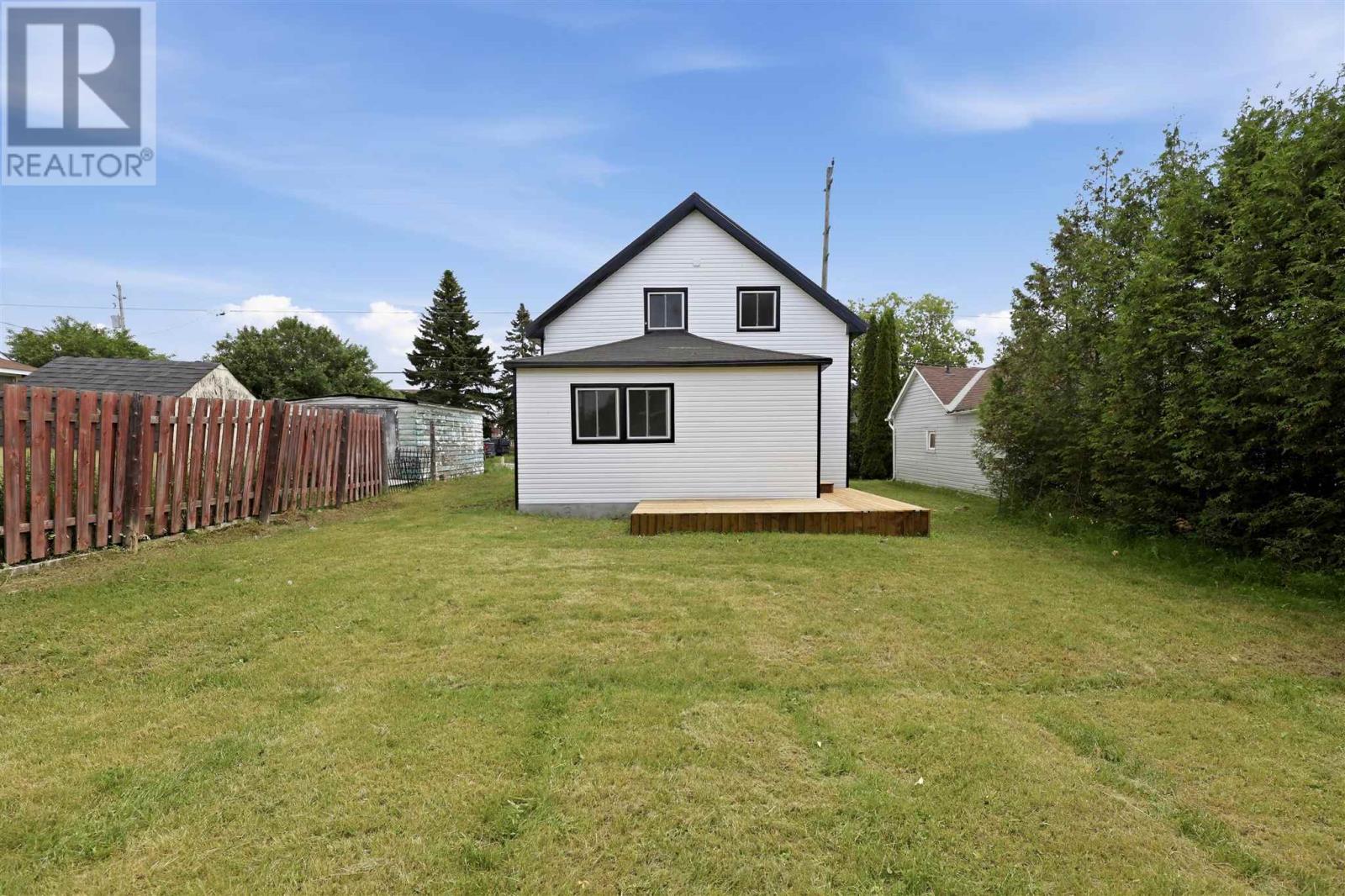 27 Blake AVE - 30