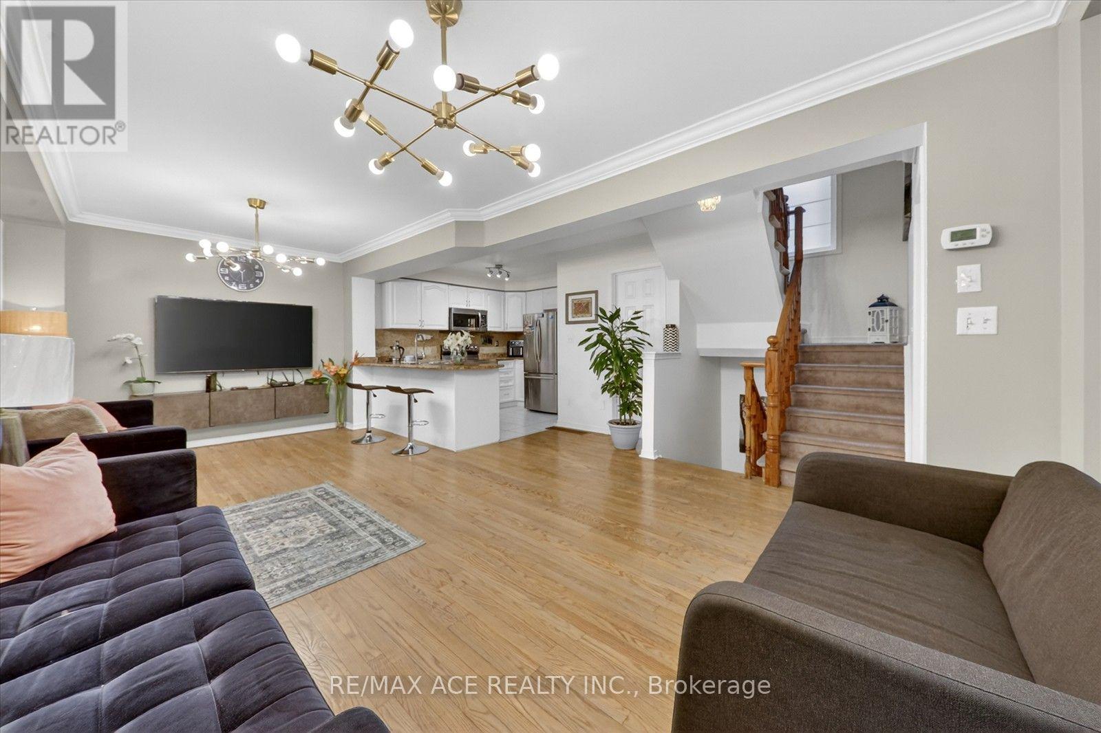 24 CULLCASTLE STREET - 12