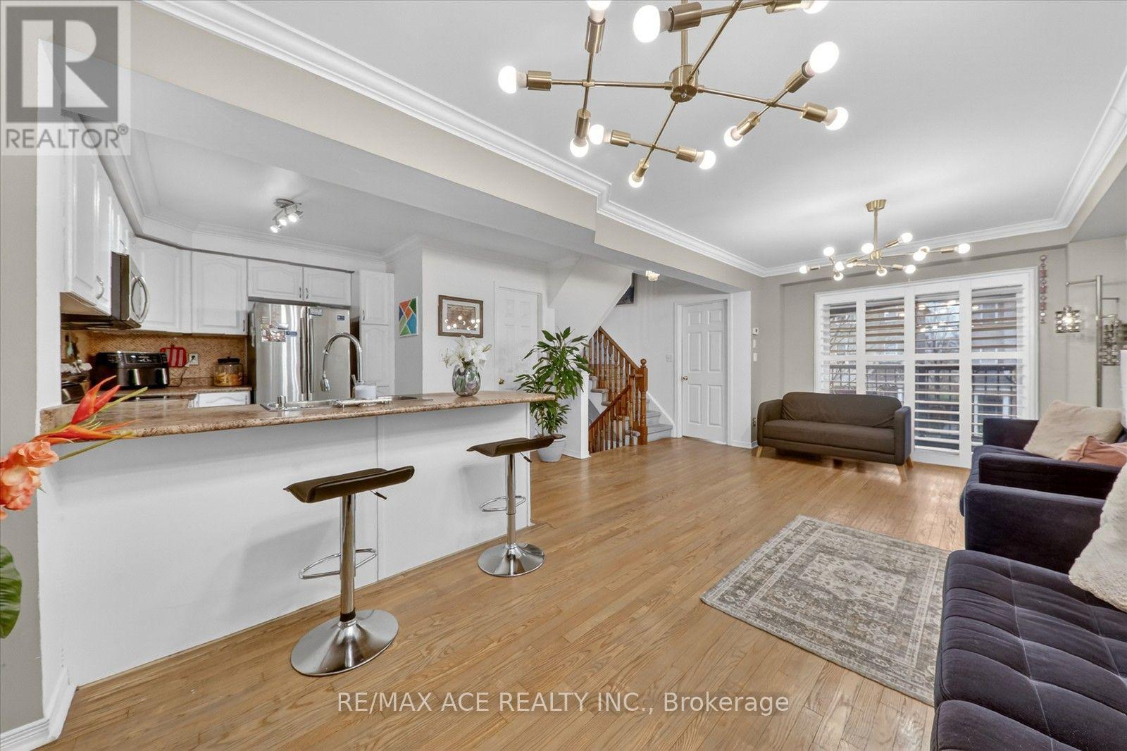 24 CULLCASTLE STREET - 14