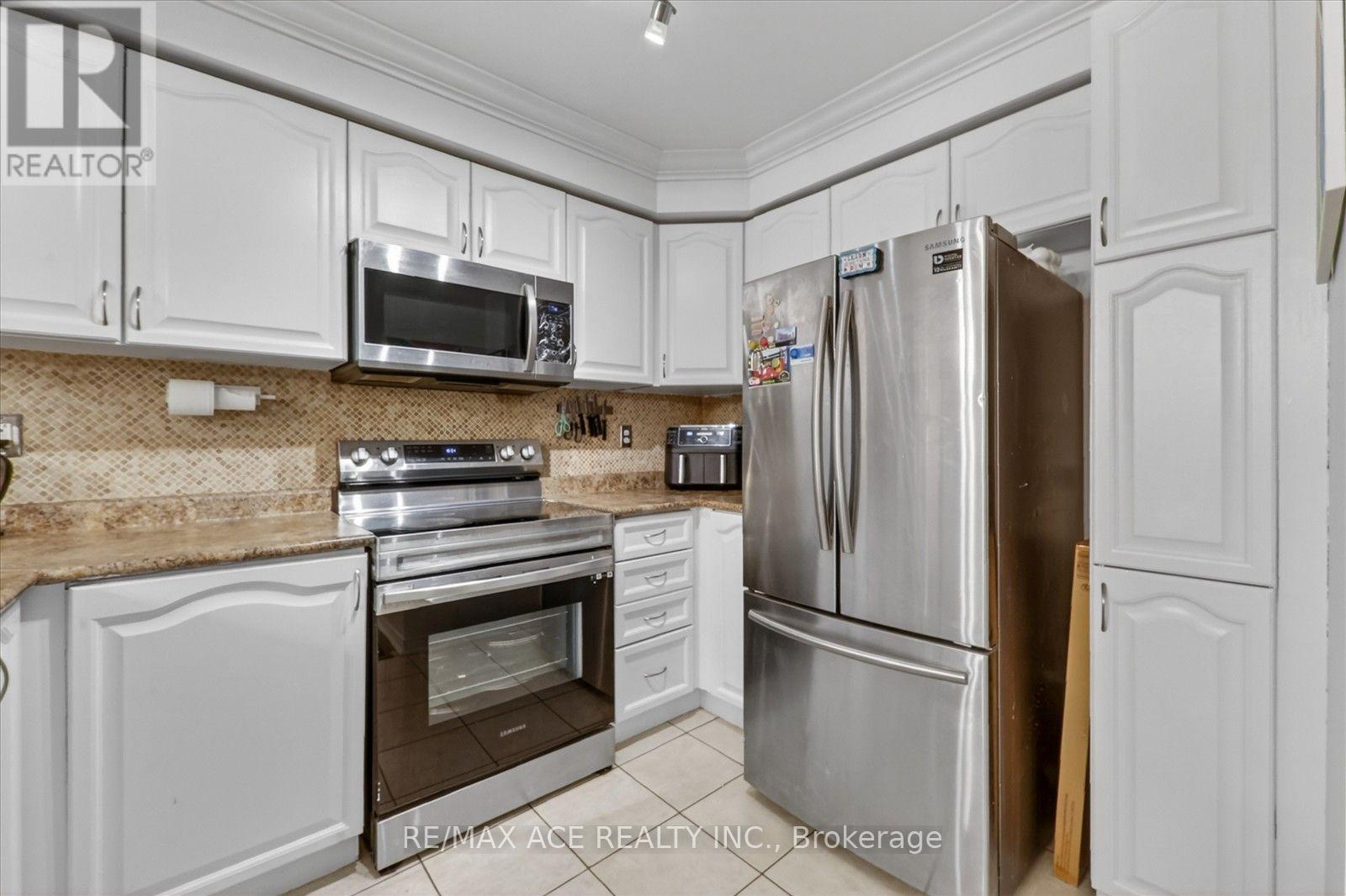24 CULLCASTLE STREET - 16
