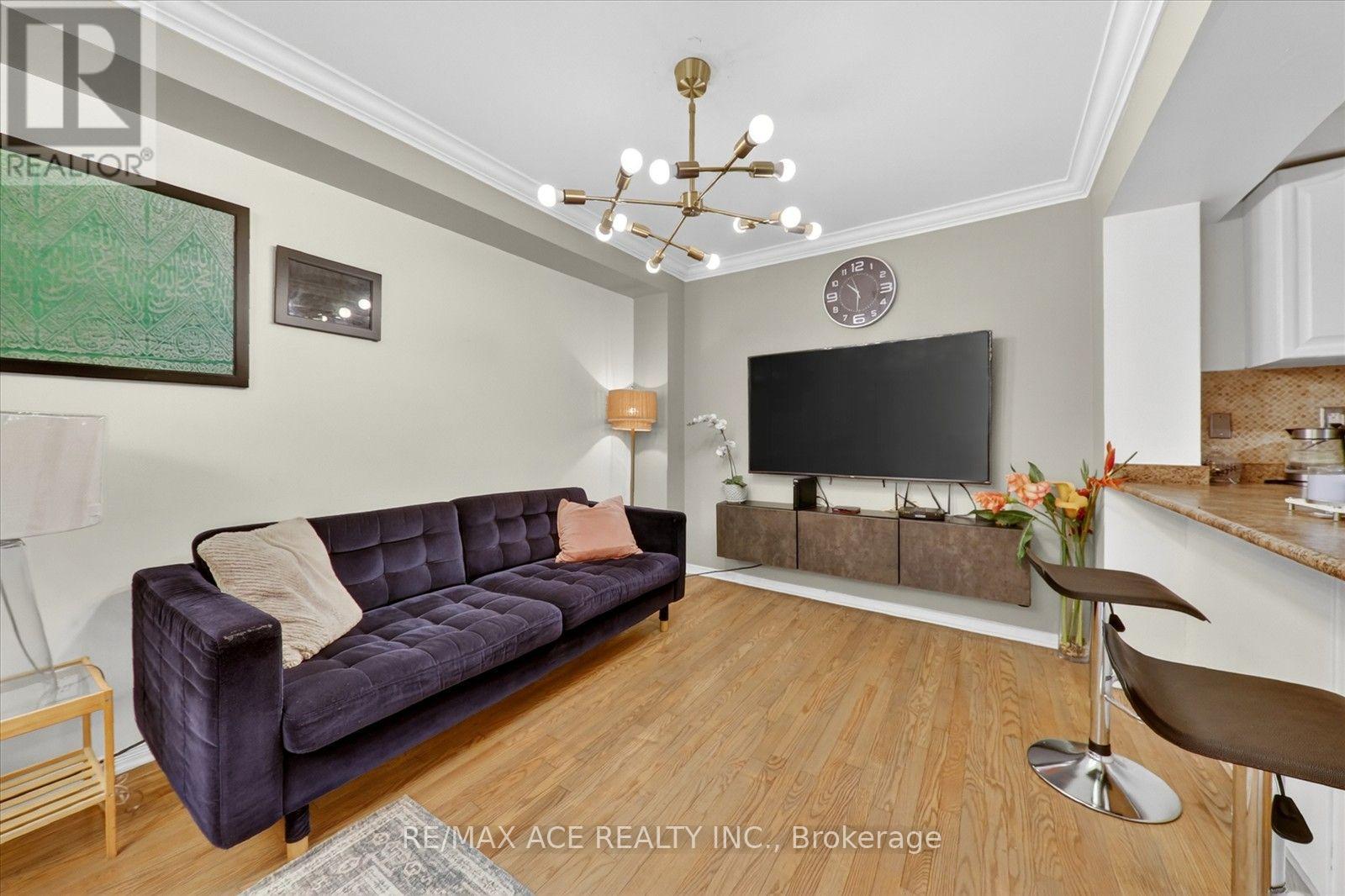 24 CULLCASTLE STREET - 13
