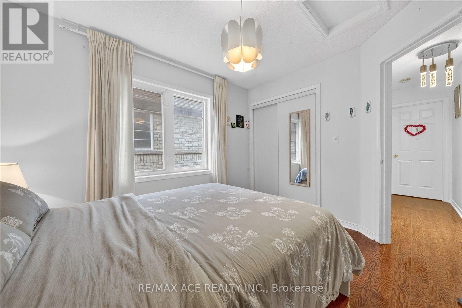 24 CULLCASTLE STREET - 27