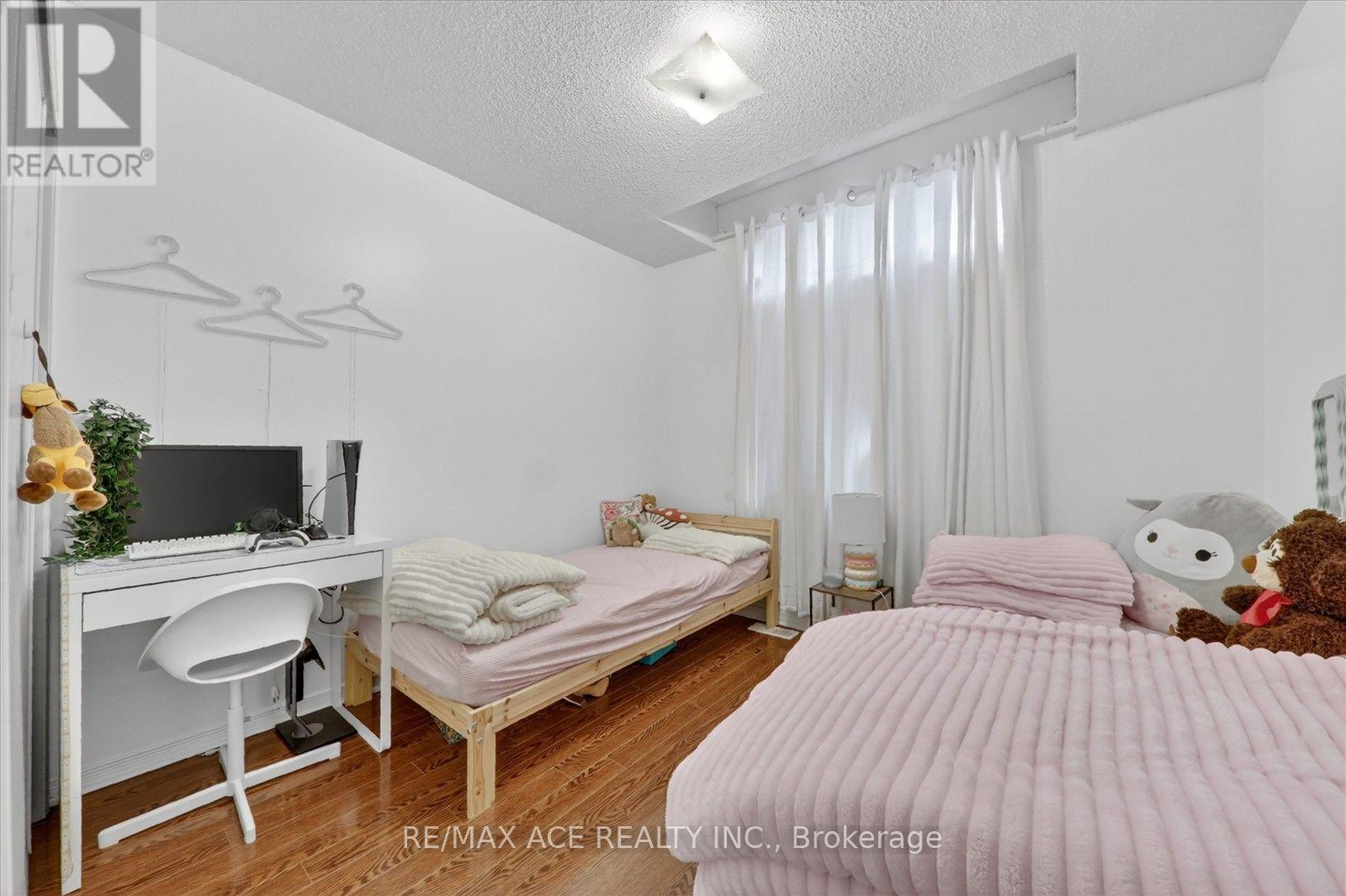 24 CULLCASTLE STREET - 29