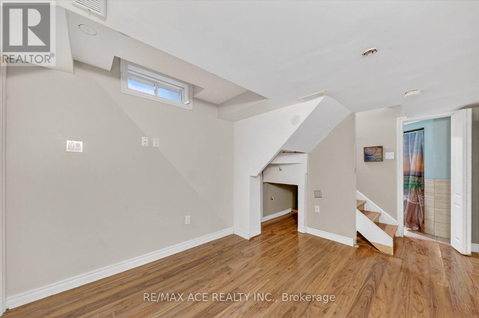24 CULLCASTLE STREET - 34