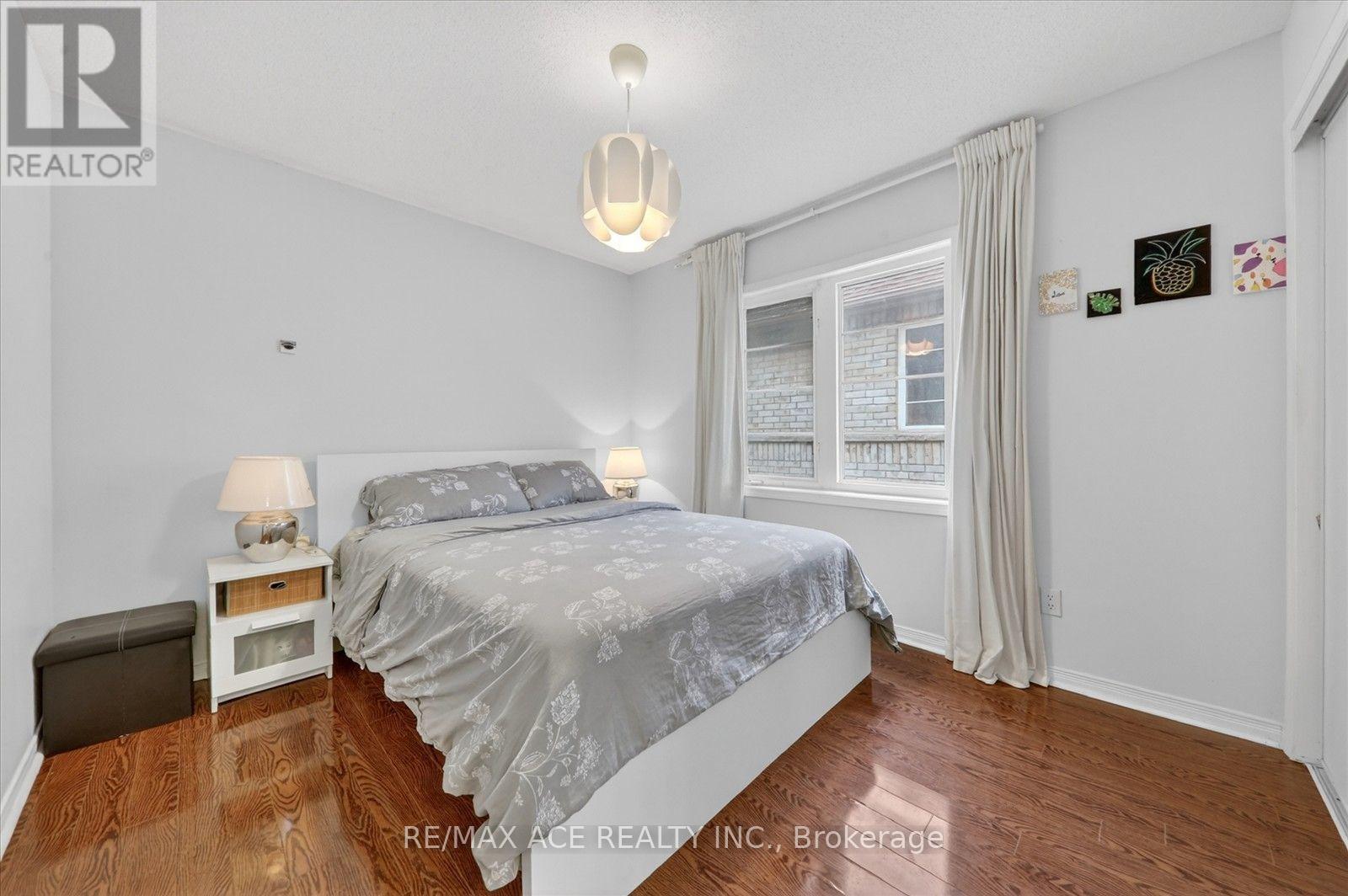 24 CULLCASTLE STREET - 26