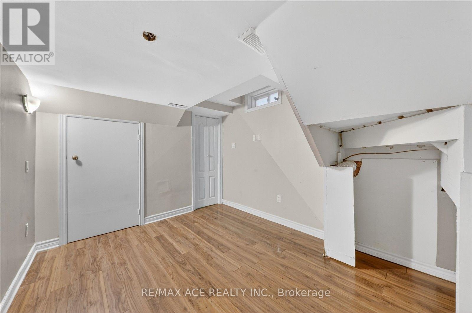 24 CULLCASTLE STREET - 35