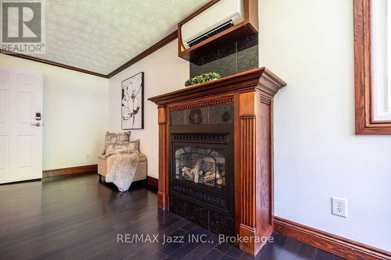 624 ROSELAWN AVENUE - 27