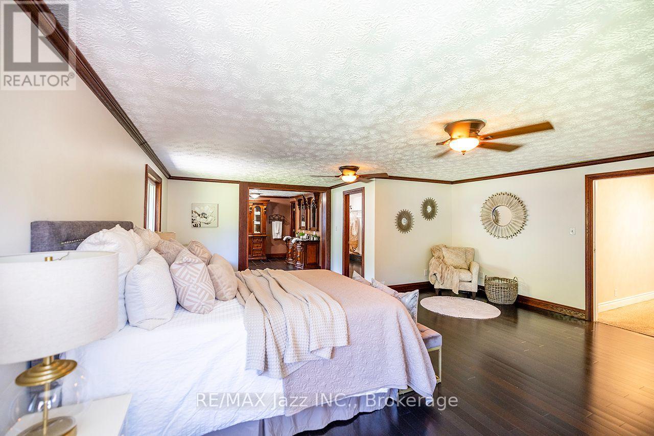 624 ROSELAWN AVENUE - 28