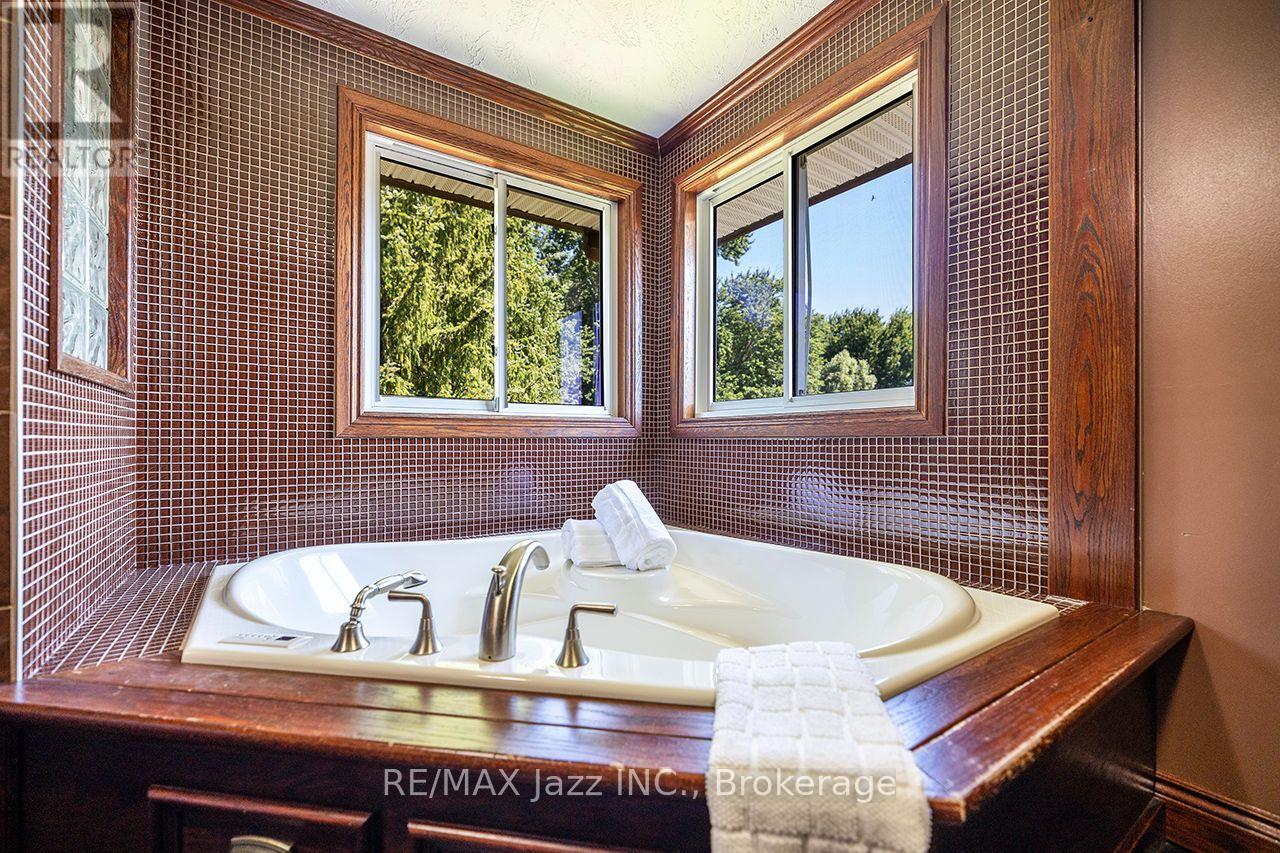 624 ROSELAWN AVENUE - 33