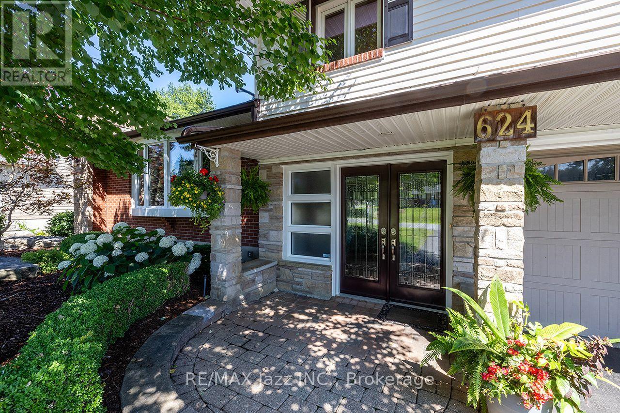 624 ROSELAWN AVENUE - 4