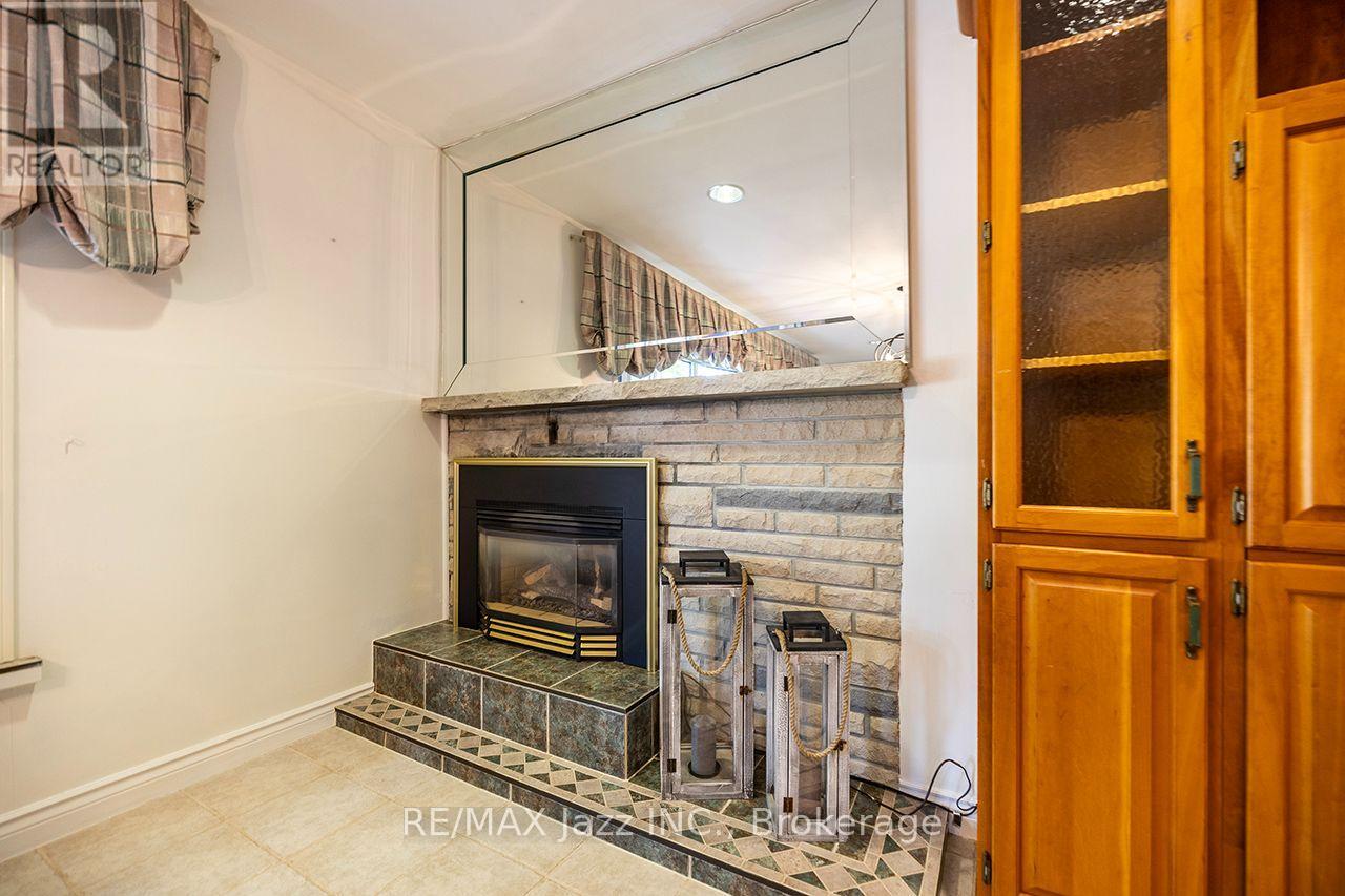 624 ROSELAWN AVENUE - 8