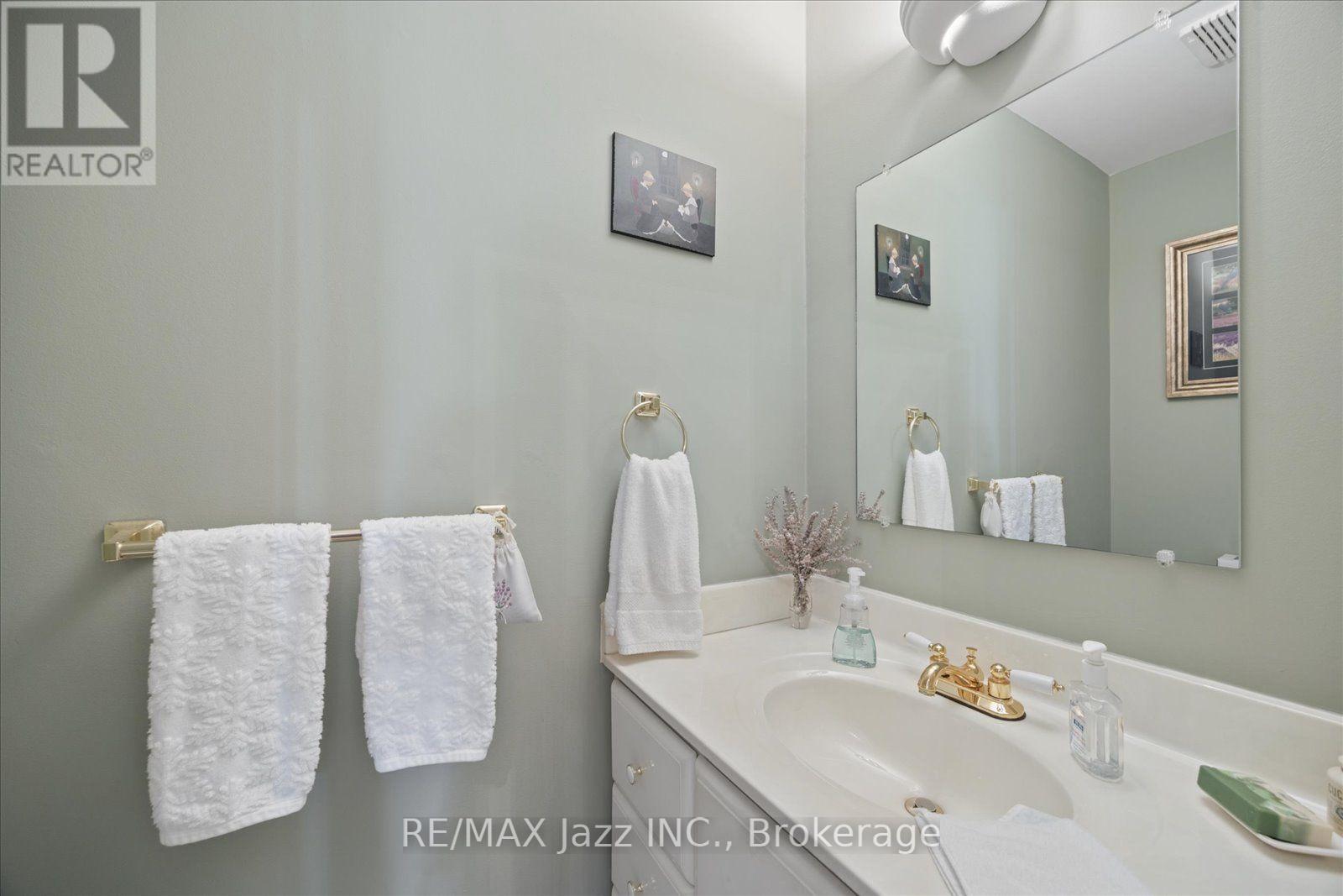 38 TRINITY CRESCENT - Image 21