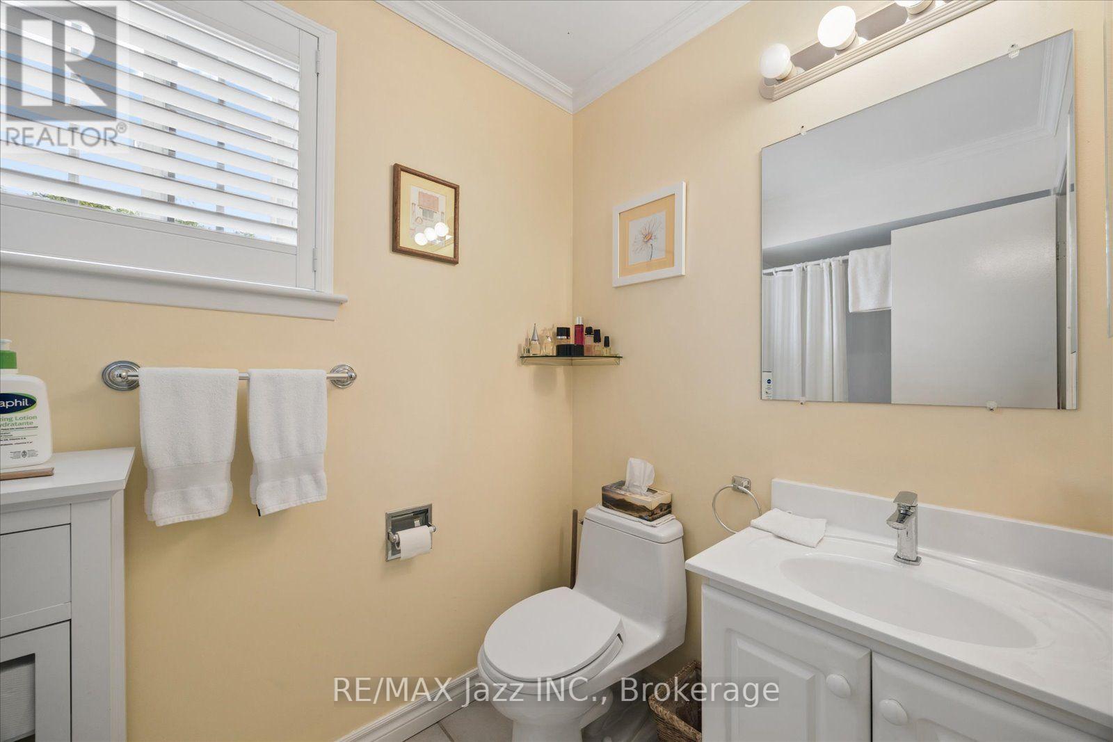 38 TRINITY CRESCENT - Image 27