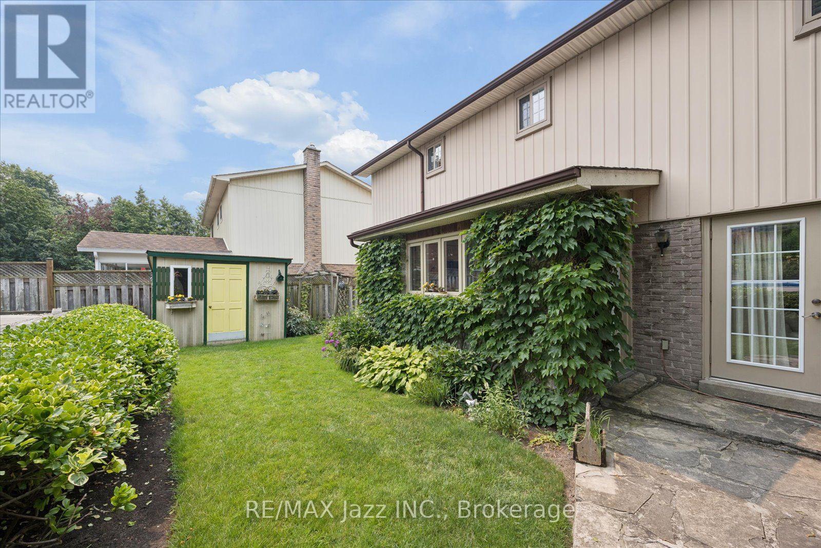 38 TRINITY CRESCENT - Image 36