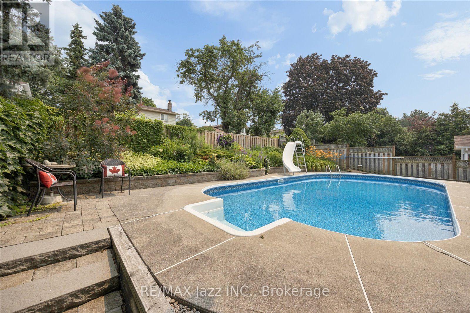 38 TRINITY CRESCENT - Image 41