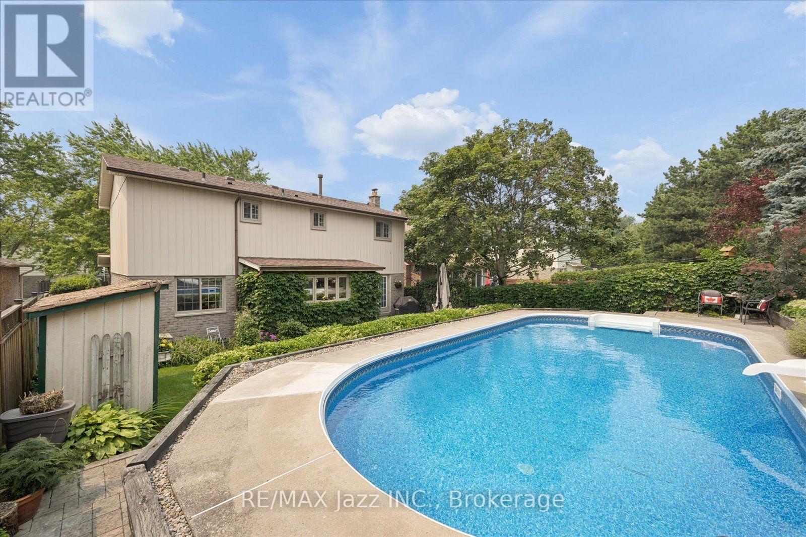 38 TRINITY CRESCENT - Image 43