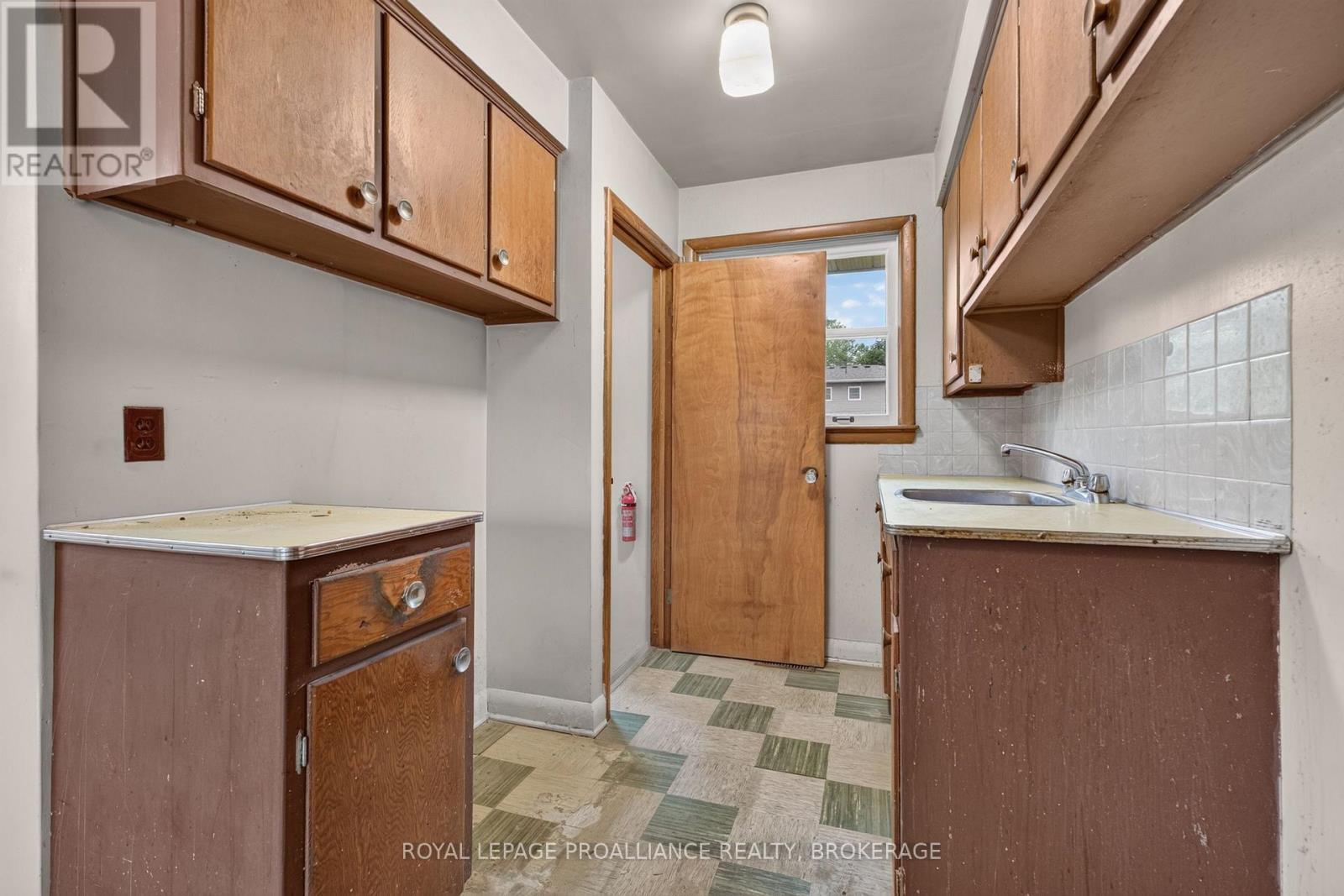 267 LAKEVIEW AVENUE - 12