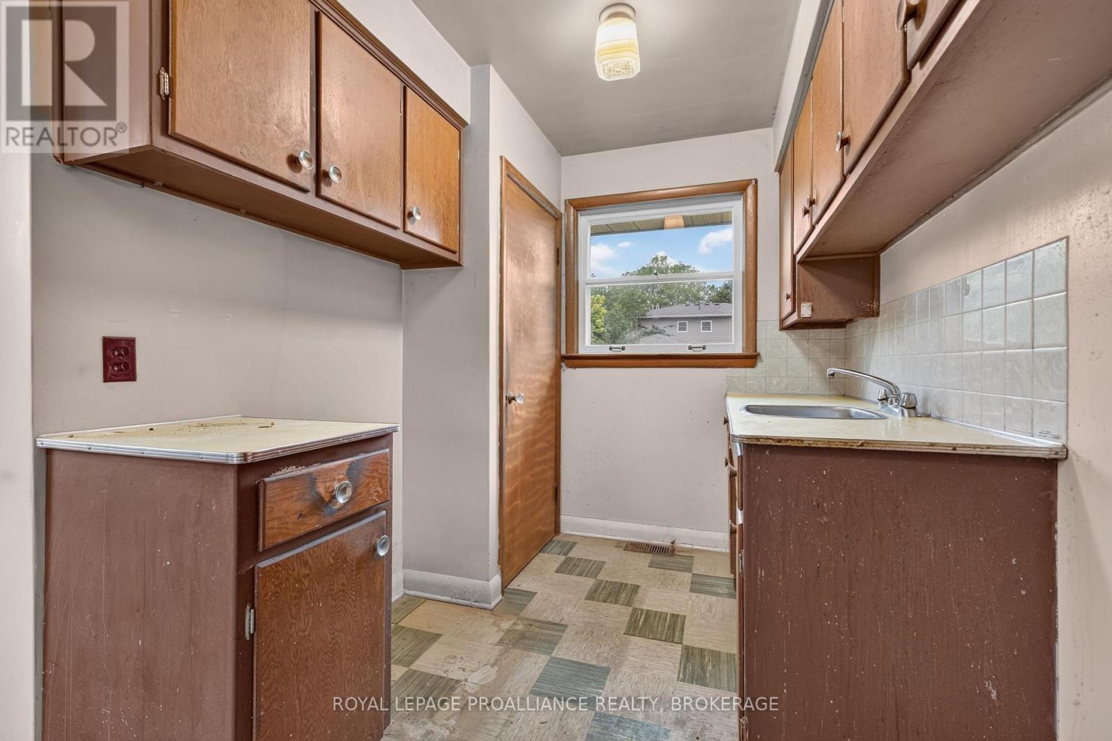 267 LAKEVIEW AVENUE - 13