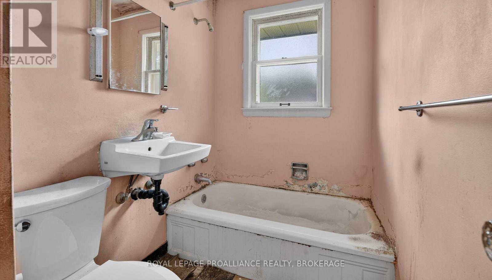 267 LAKEVIEW AVENUE - 23