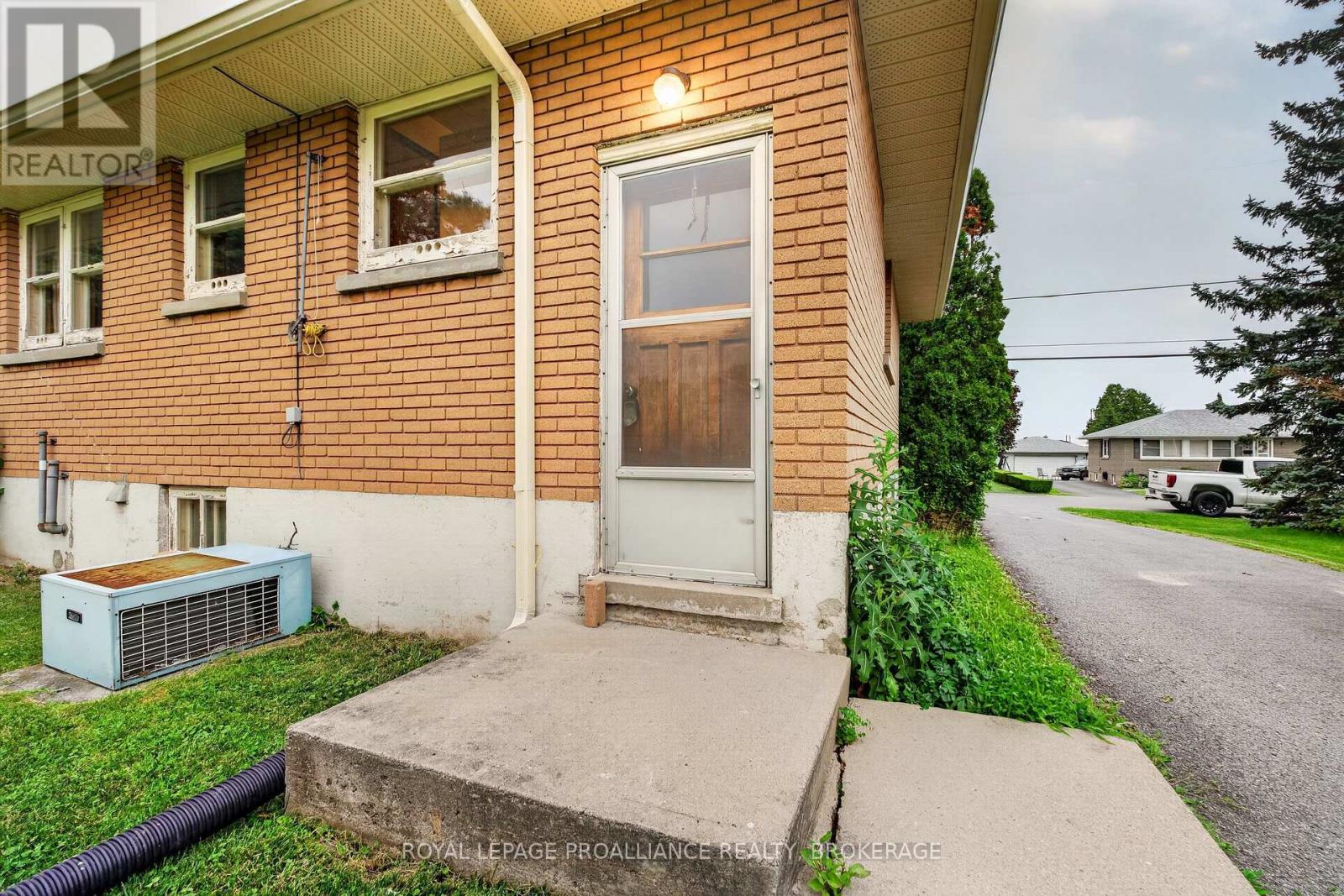 267 LAKEVIEW AVENUE - 35