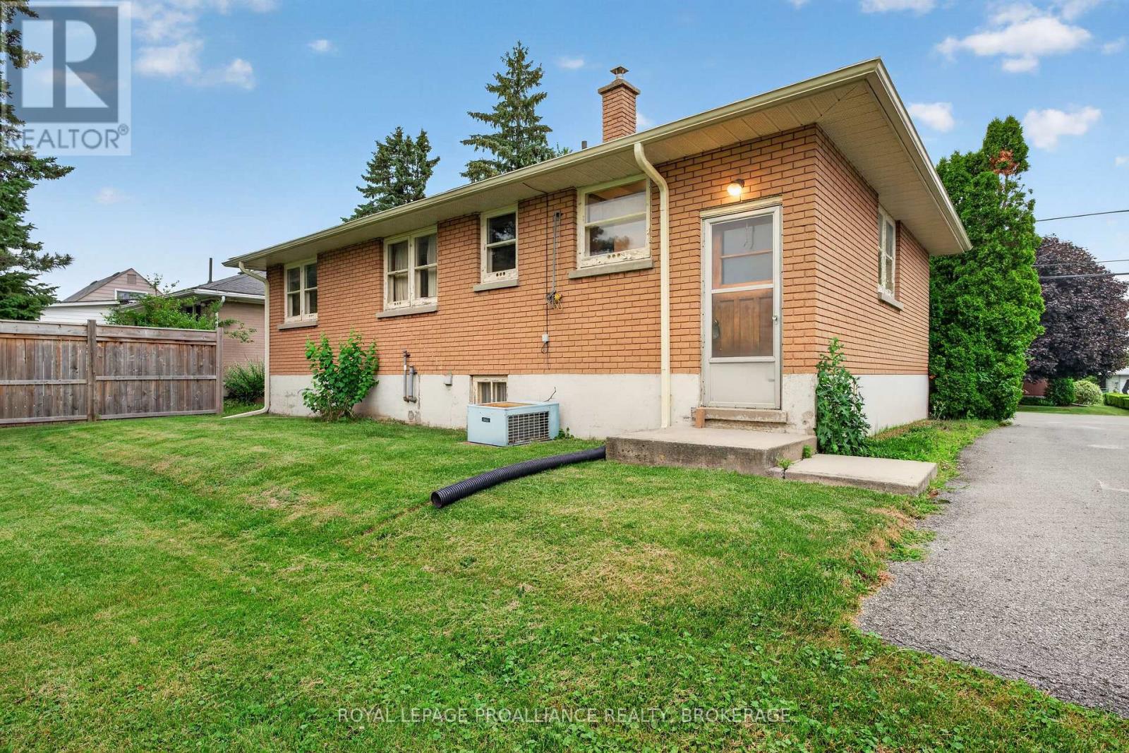 267 LAKEVIEW AVENUE - 36