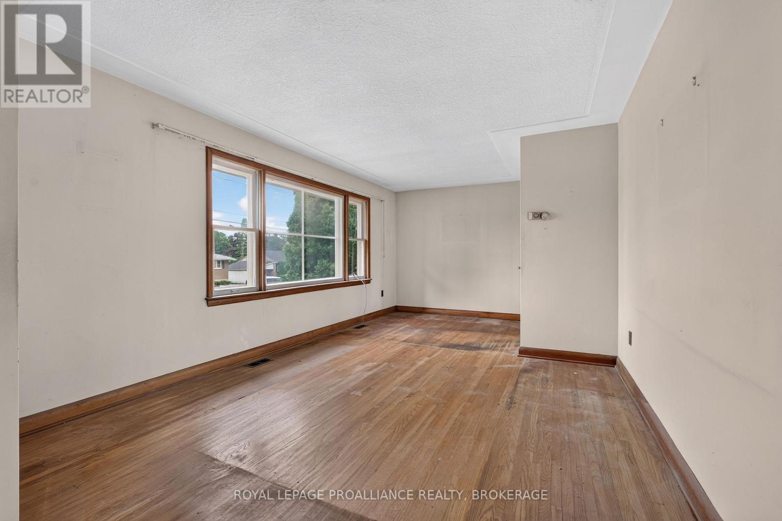 267 LAKEVIEW AVENUE - 7