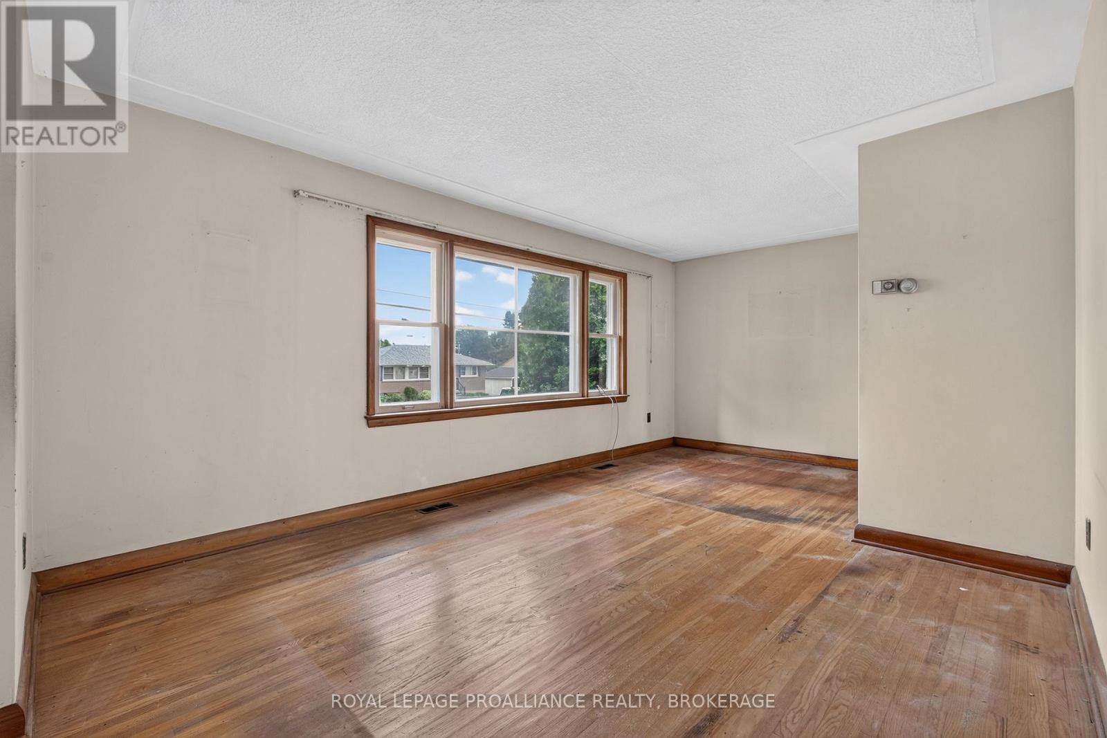 267 LAKEVIEW AVENUE - 8