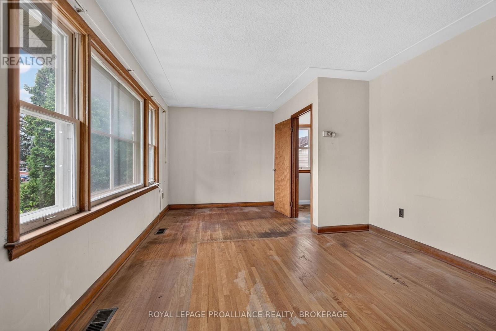 267 LAKEVIEW AVENUE - 9