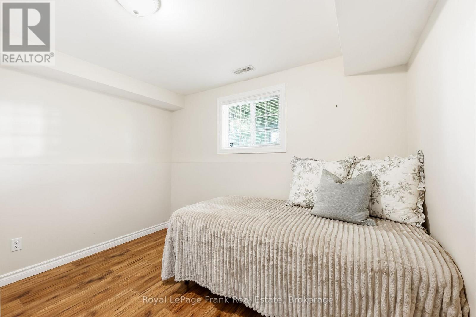 25 BARBARA STREET - 28