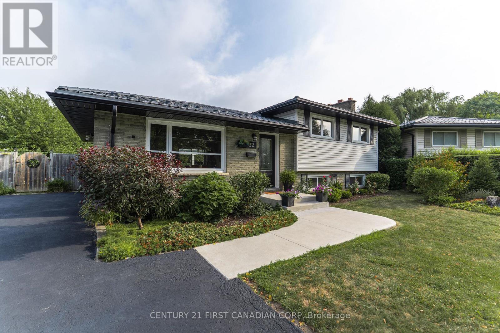 32 MENDIP CRESCENT - 1