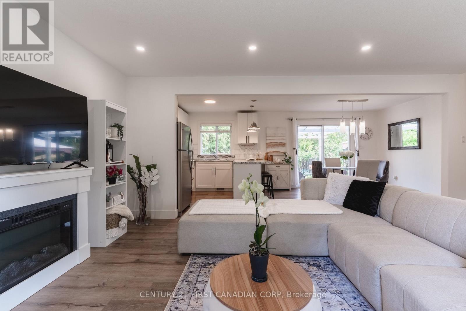 32 MENDIP CRESCENT - 10