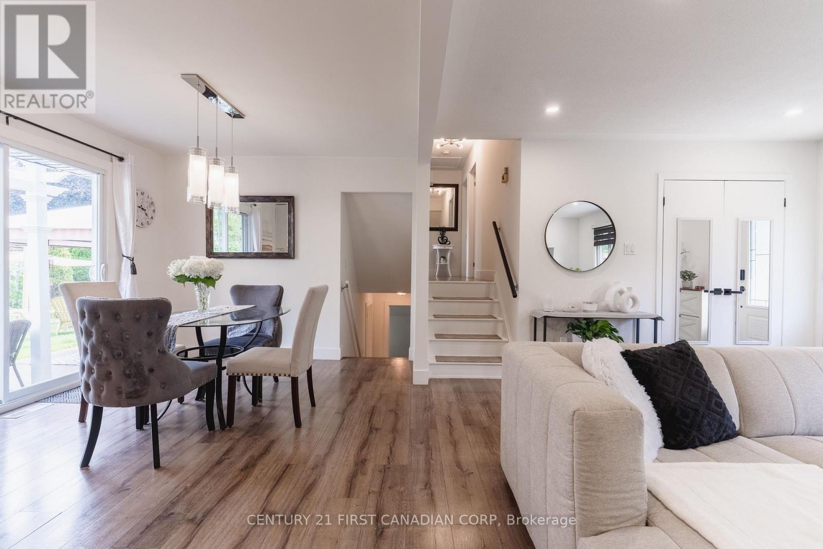 32 MENDIP CRESCENT - 11