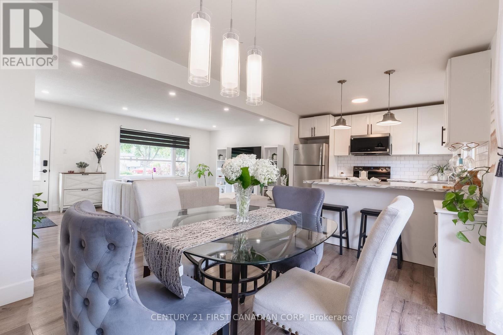 32 MENDIP CRESCENT - 14