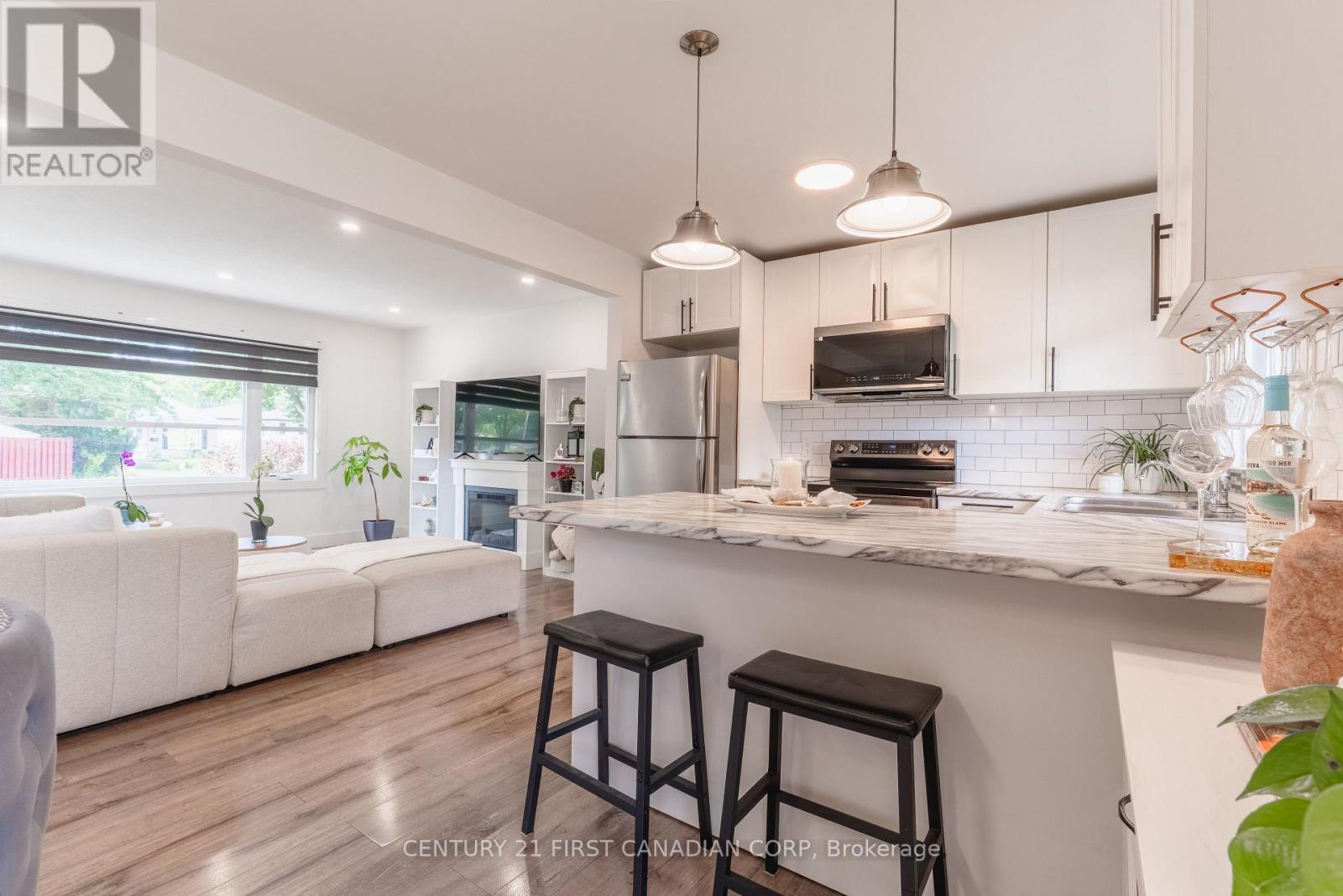 32 MENDIP CRESCENT - 15