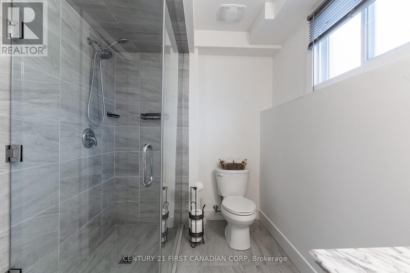 32 MENDIP CRESCENT - 30