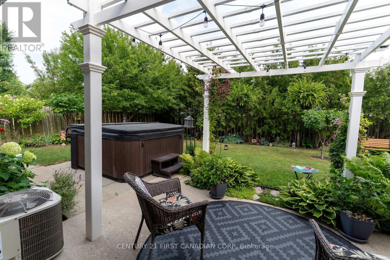 32 MENDIP CRESCENT - 33