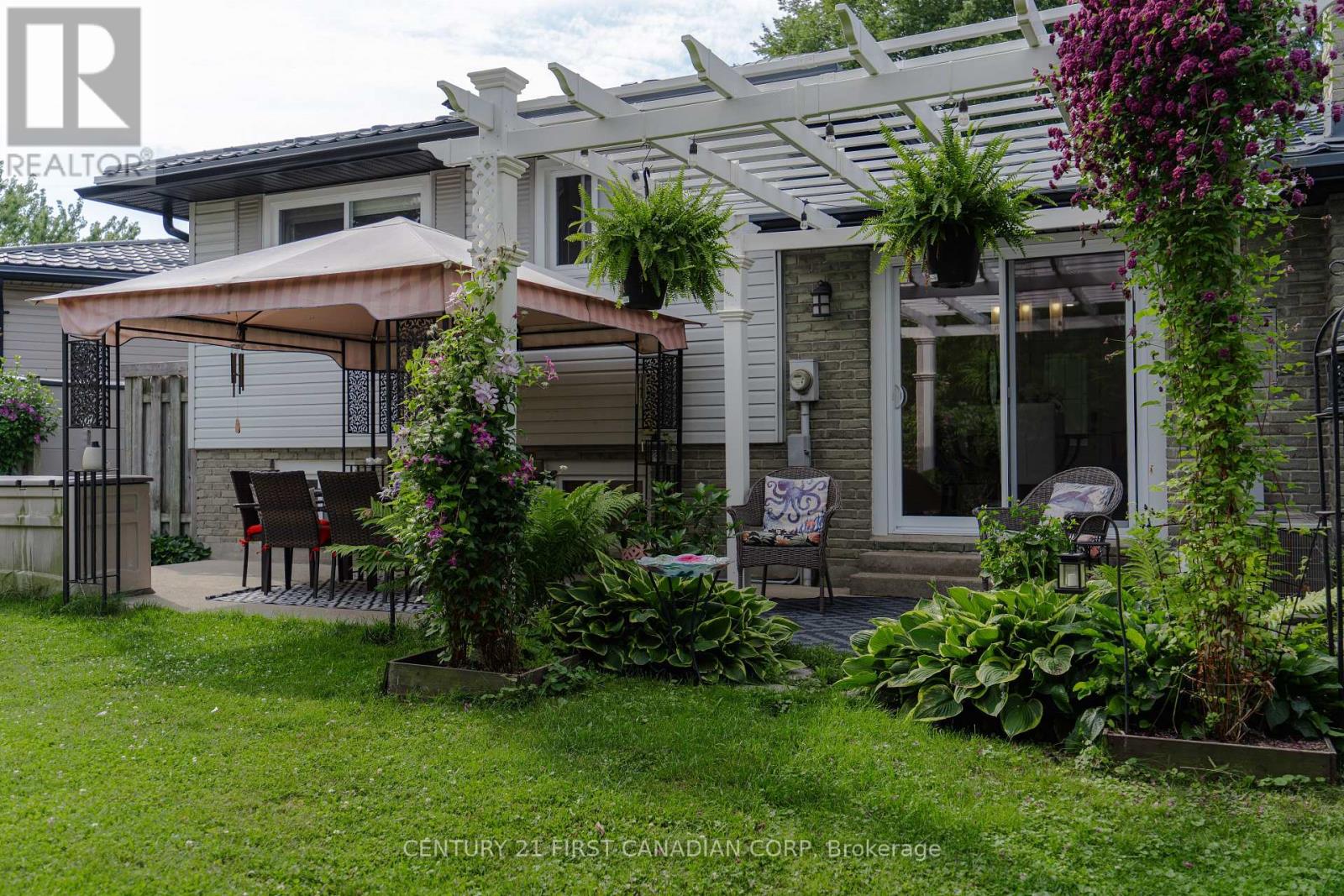 32 MENDIP CRESCENT - 39
