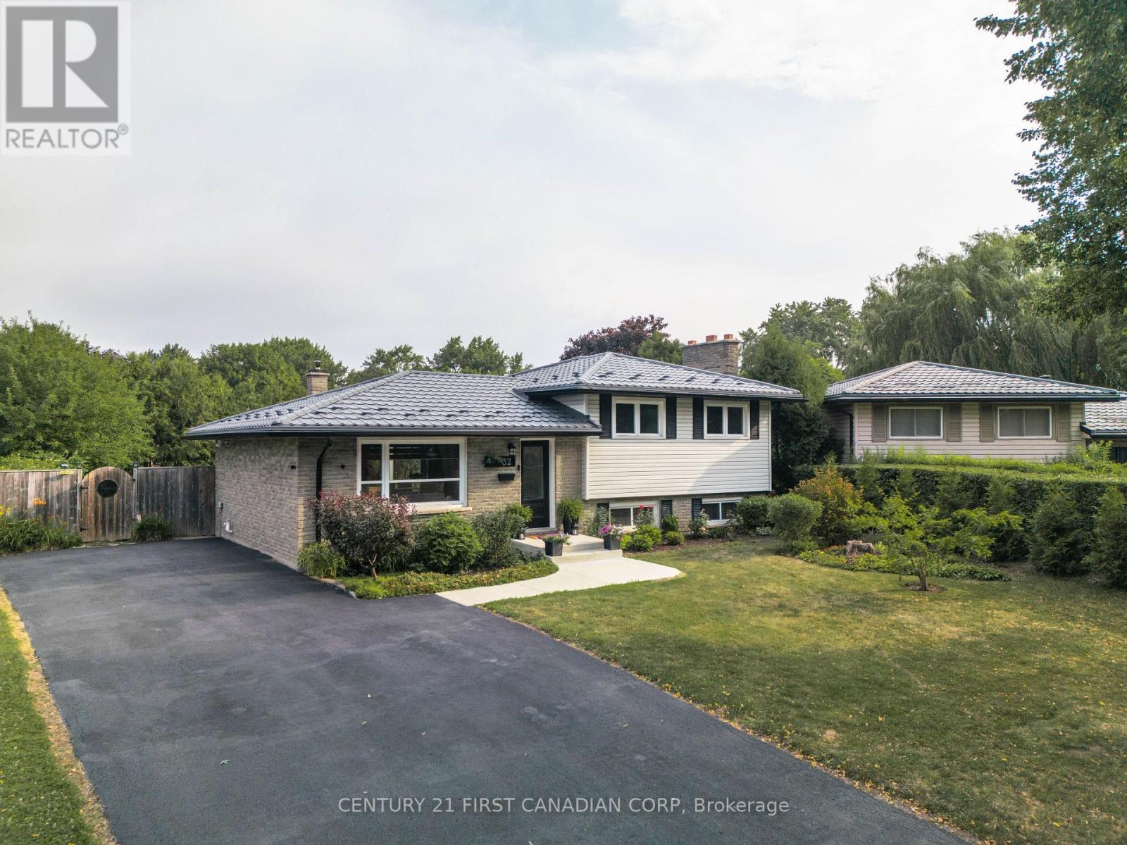 32 MENDIP CRESCENT - 43