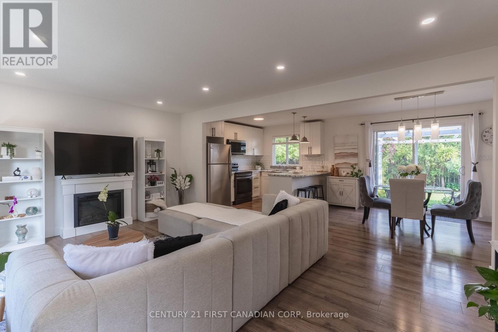 32 MENDIP CRESCENT - 5