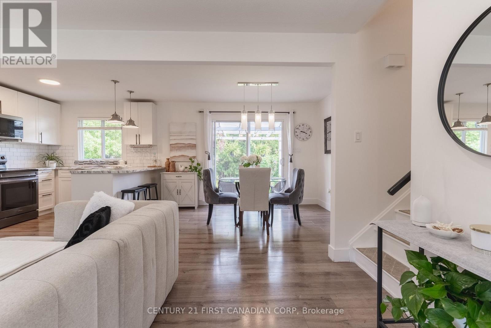 32 MENDIP CRESCENT - 6