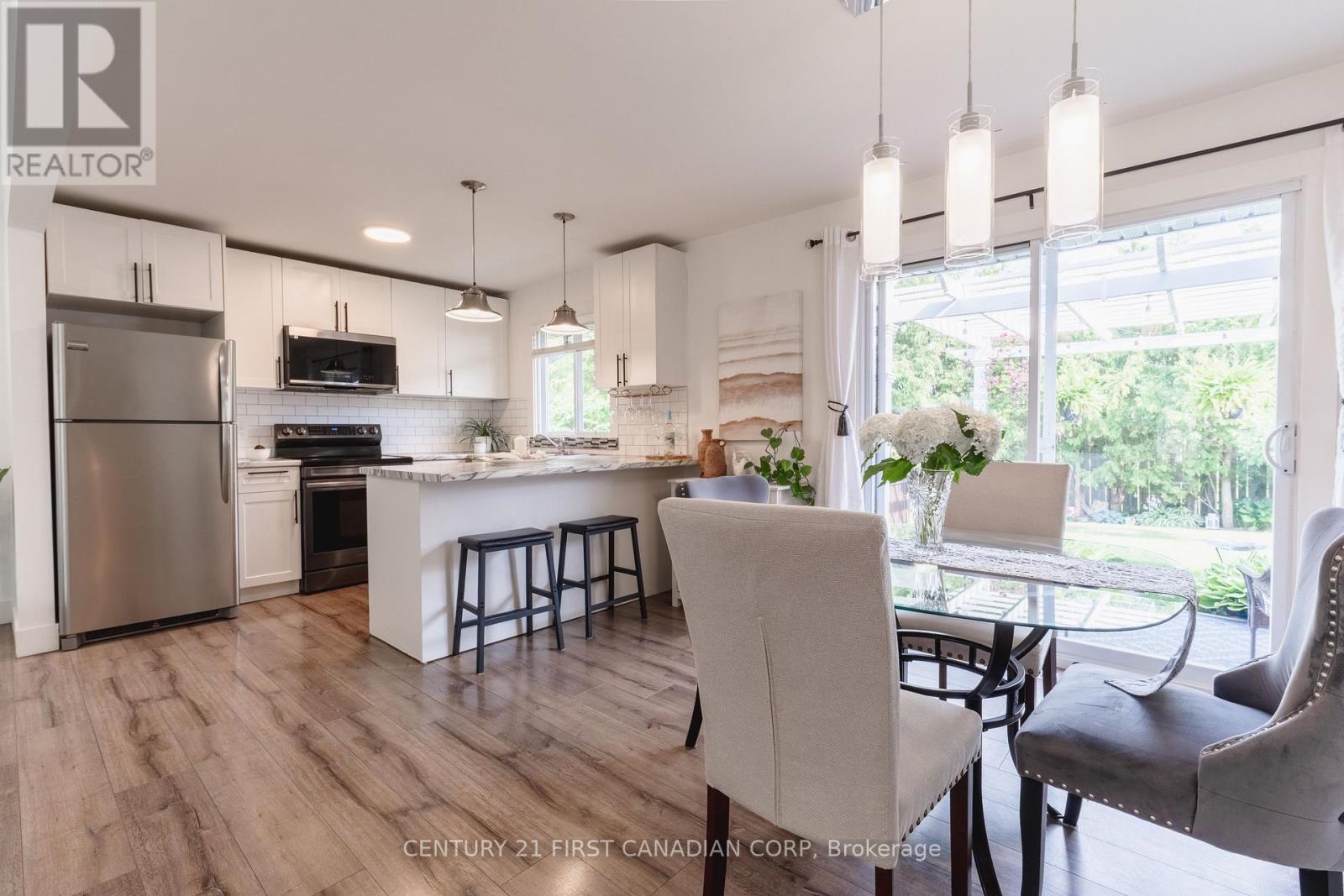 32 MENDIP CRESCENT - 7