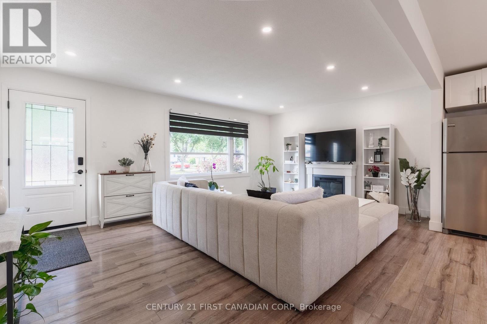 32 MENDIP CRESCENT - 8