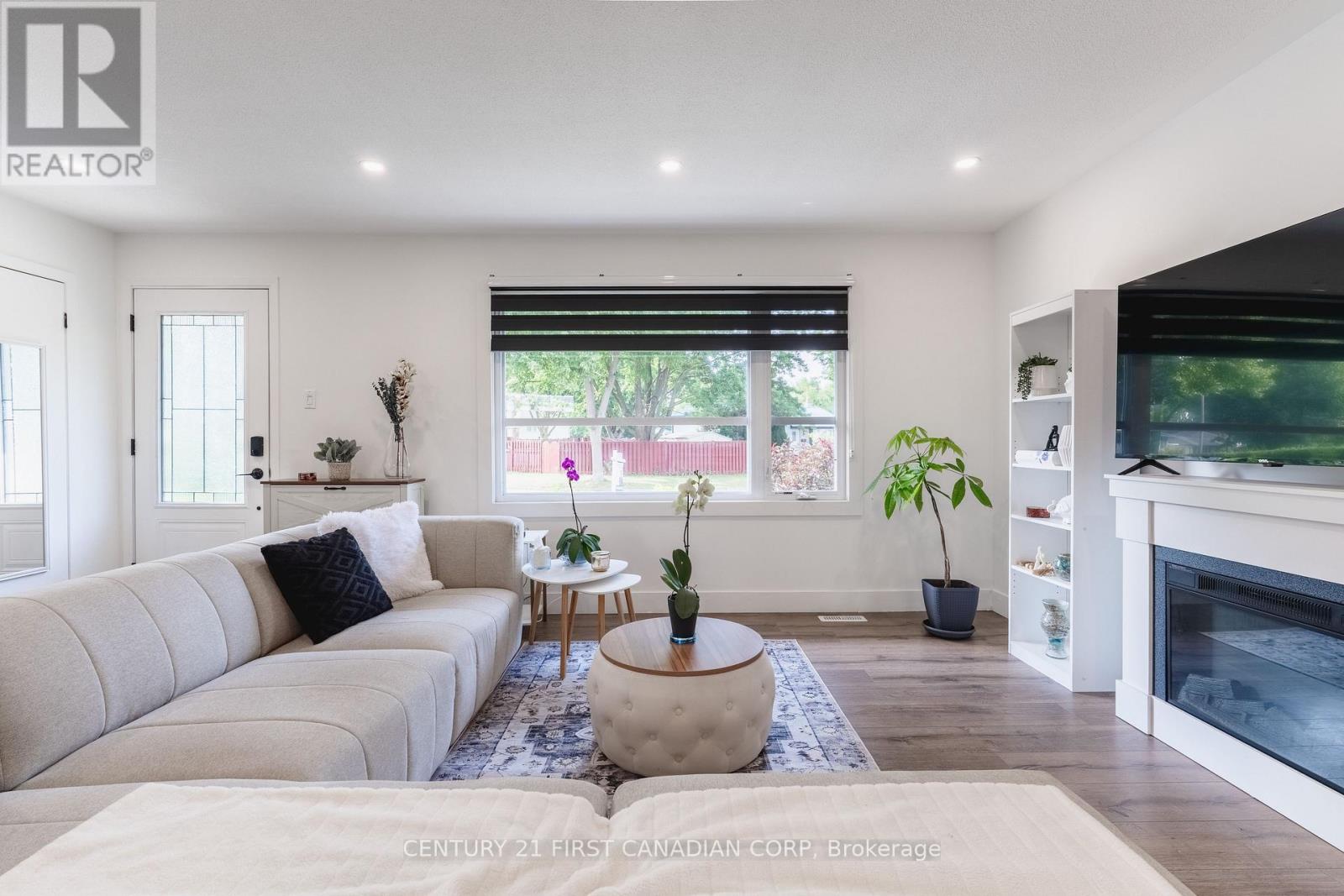 32 MENDIP CRESCENT - 9