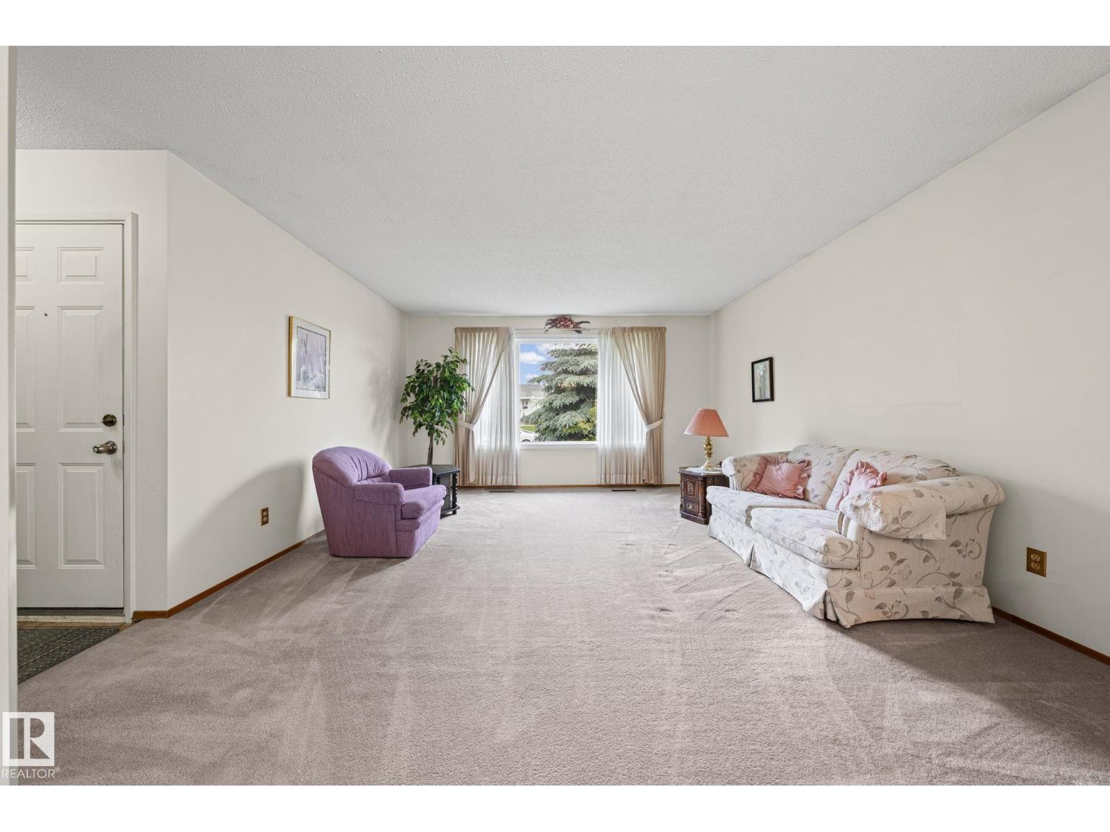 8323 142 AV NW - 3