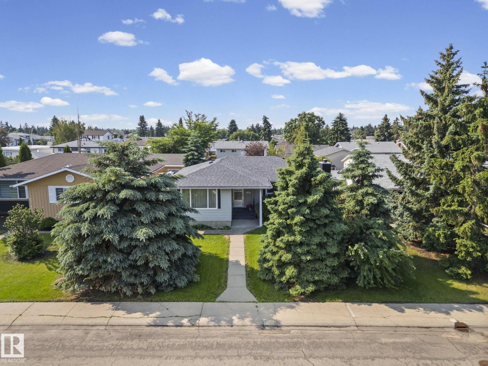 8323 142 AV NW - 30