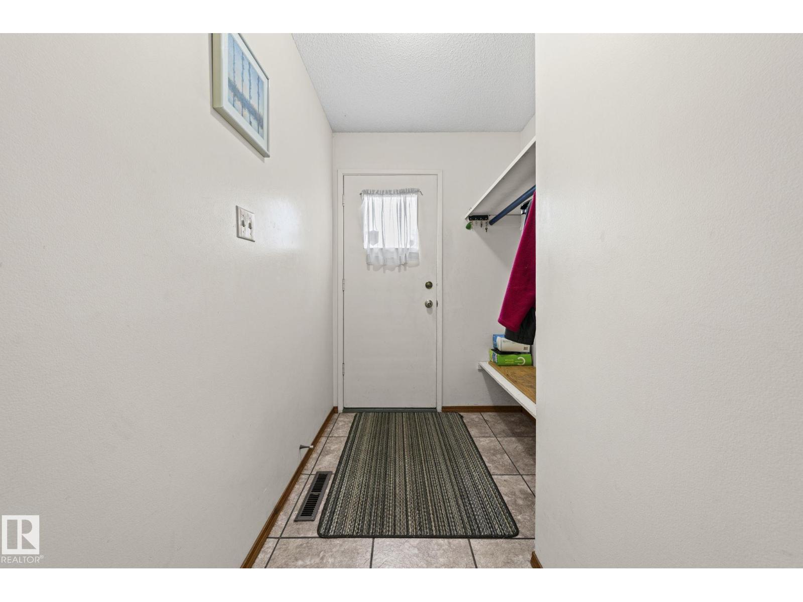 8323 142 AV NW - 13