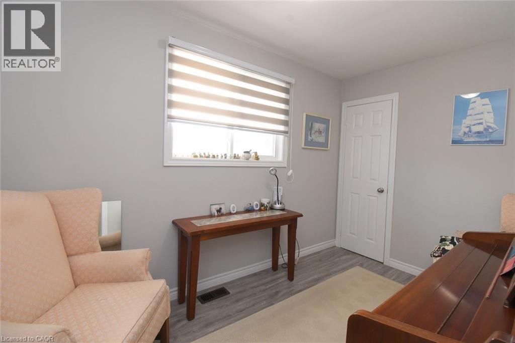 185 ROSSLYN Avenue N - Image 13