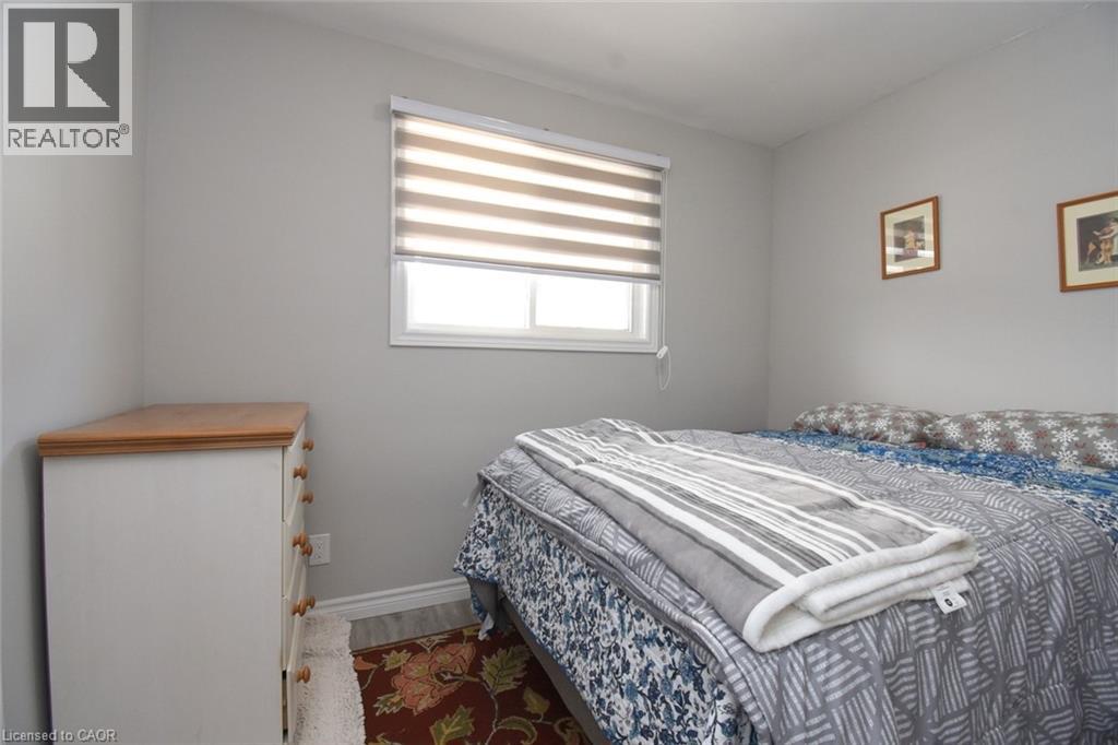 185 ROSSLYN Avenue N - Image 12