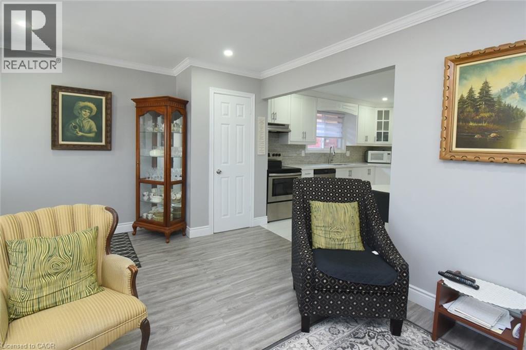 185 ROSSLYN Avenue N - Image 3